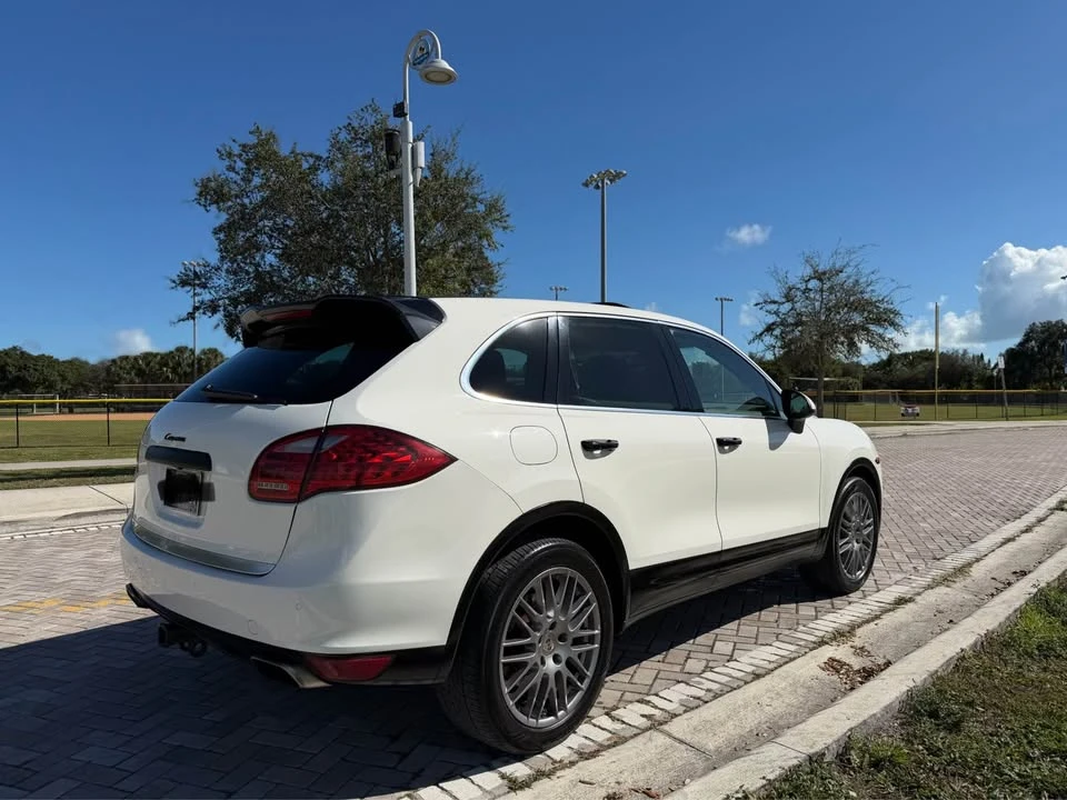 2012 Porsche 958 Cayenne - Image 6 of 17