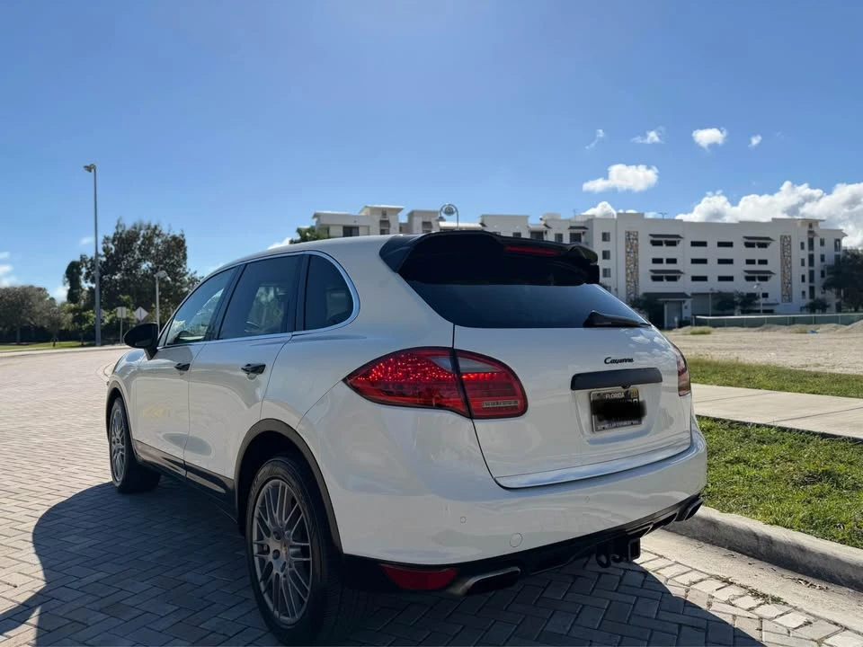 2012 Porsche 958 Cayenne - Image 7 of 17