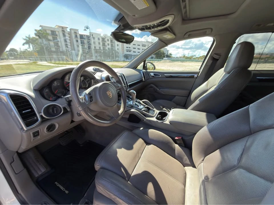 2012 Porsche 958 Cayenne - Image 13 of 17