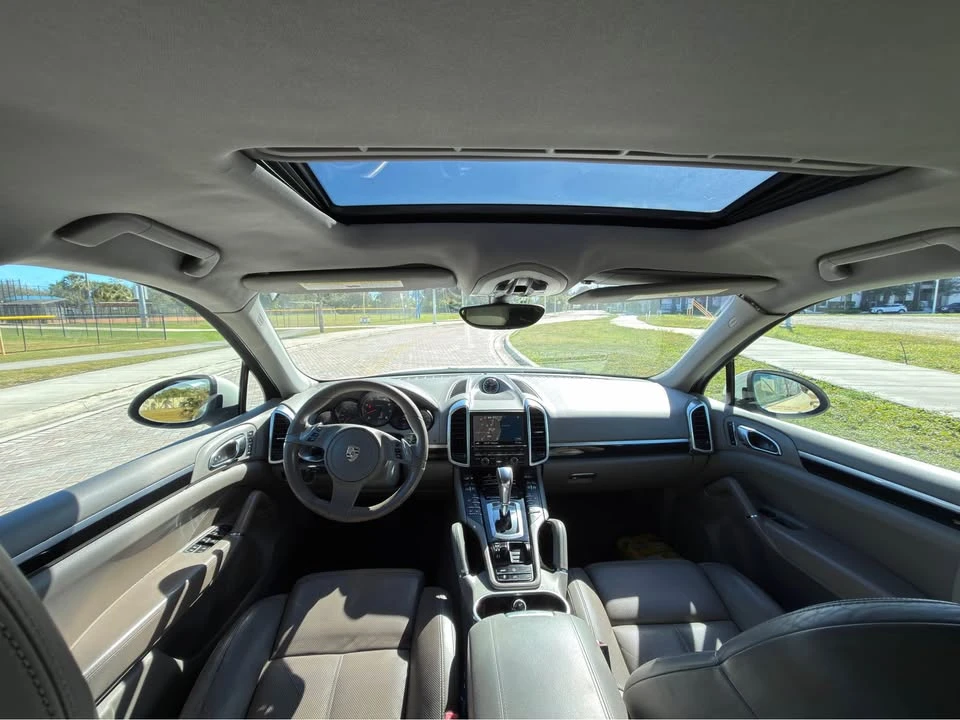 2012 Porsche 958 Cayenne - Image 10 of 17