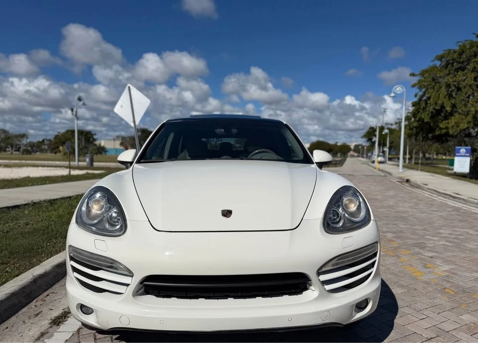 2012 Porsche 958 Cayenne - Image 9 of 17