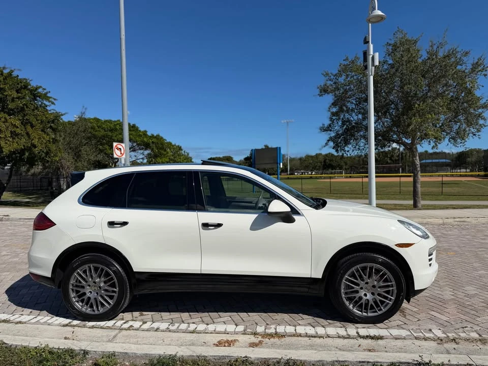 2012 Porsche 958 Cayenne - Image 14 of 17