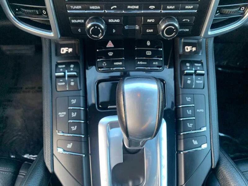 2012 Porsche 958 Cayenne - Image 12 of 20