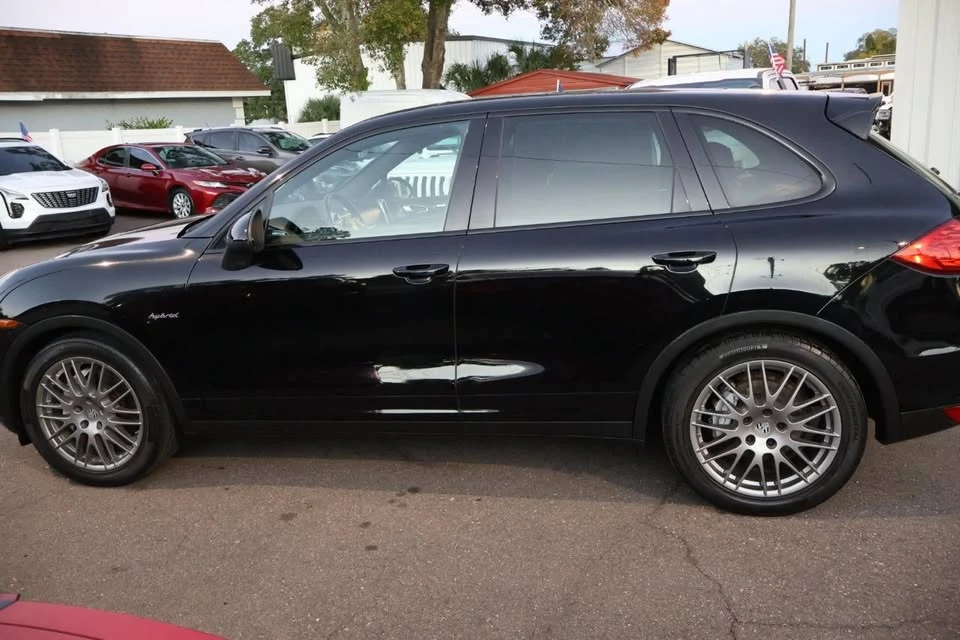 2012 Porsche 958 Cayenne S - Image 8 of 18