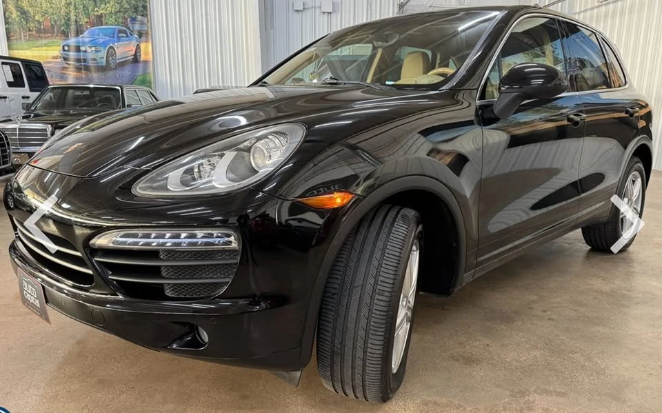 2012 Porsche 958 Cayenne S - Image 2 of 11