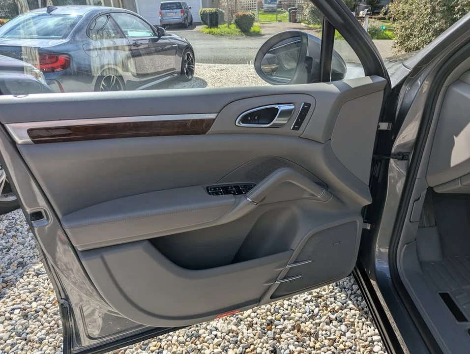 2012 Porsche 958 Cayenne S - Image 13 of 18