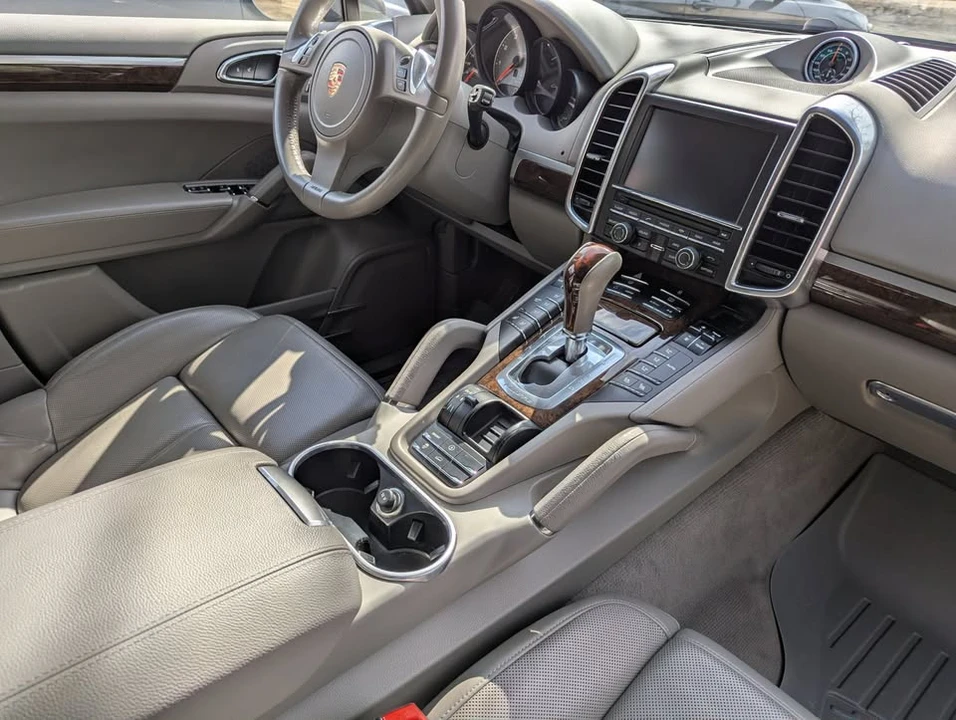 2012 Porsche 958 Cayenne S - Image 16 of 18