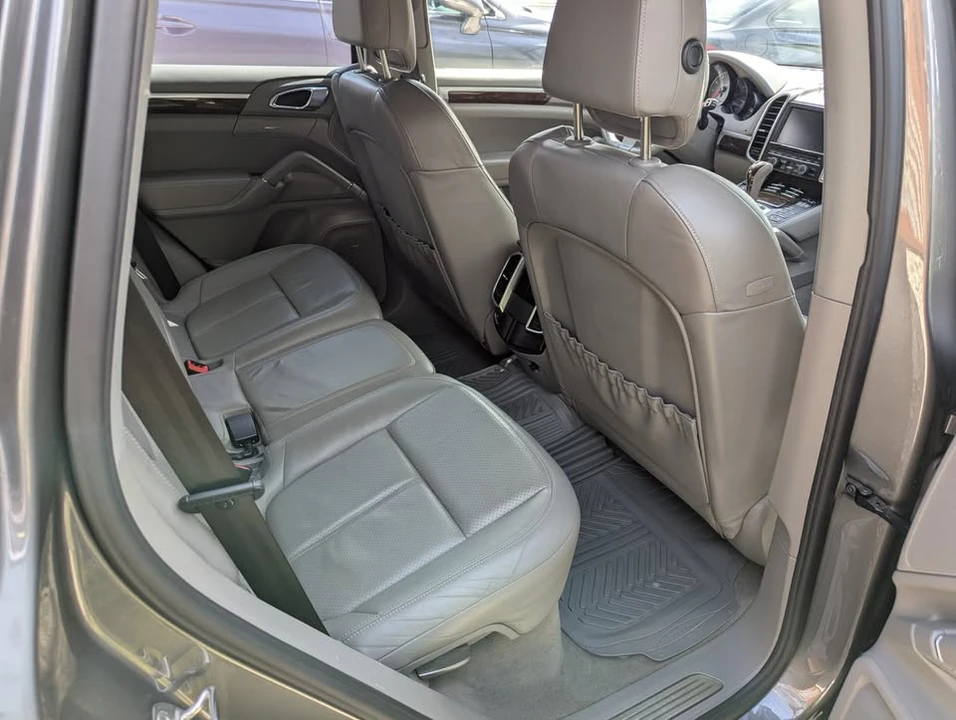 2012 Porsche 958 Cayenne S - Image 17 of 18