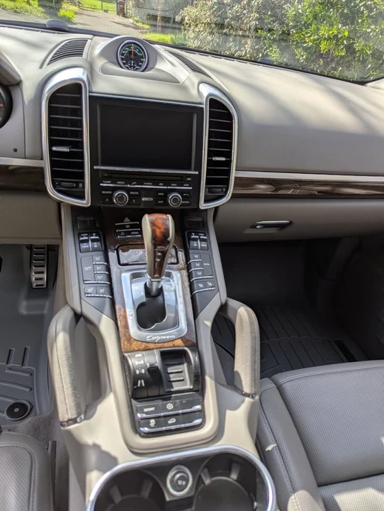 2012 Porsche 958 Cayenne S - Image 9 of 18