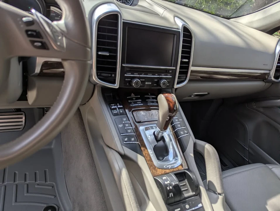 2012 Porsche 958 Cayenne S - Image 10 of 18