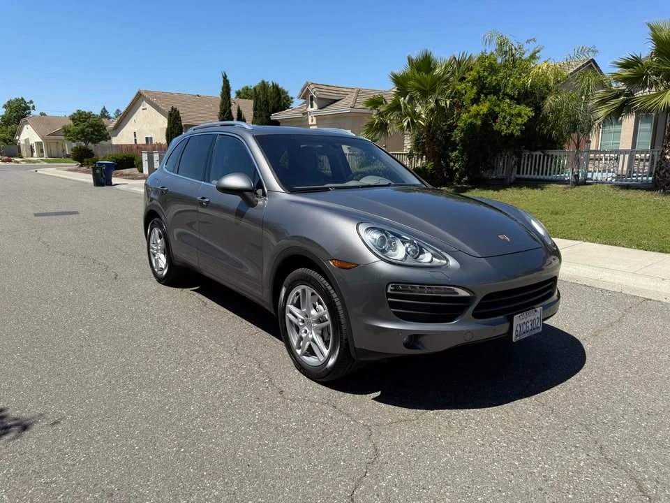 2012 Porsche 958 Cayenne S - Image 2 of 18