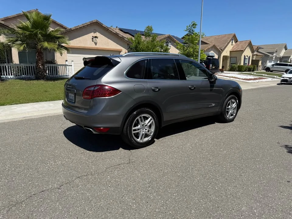 2012 Porsche 958 Cayenne S - Image 7 of 18