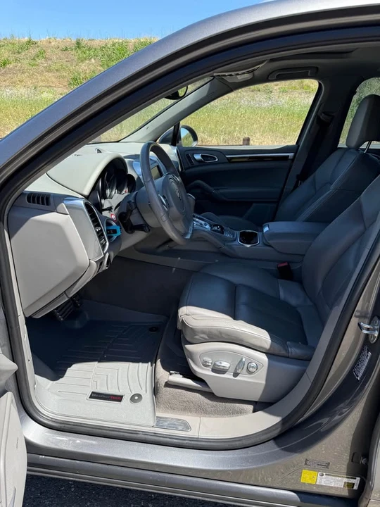 2012 Porsche 958 Cayenne S - Image 10 of 18
