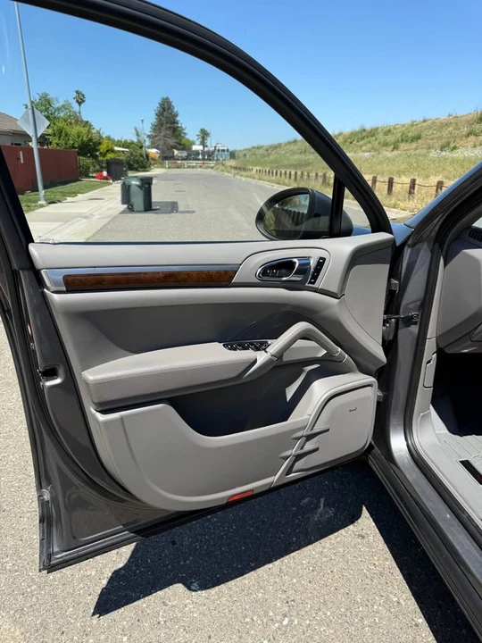 2012 Porsche 958 Cayenne S - Image 13 of 18