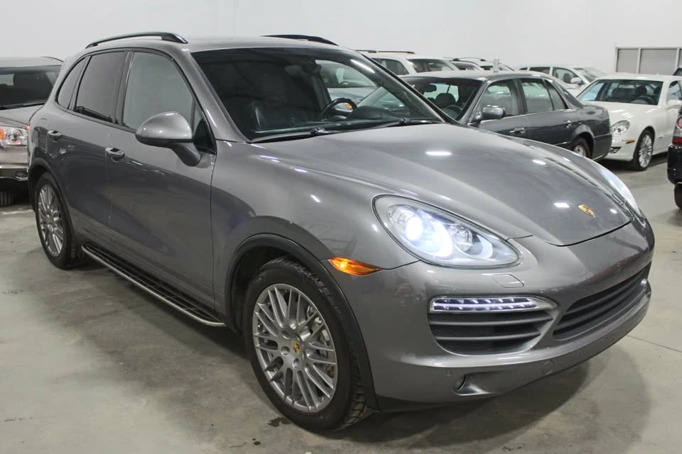 2012 Porsche 958 Cayenne S - Image 2 of 9