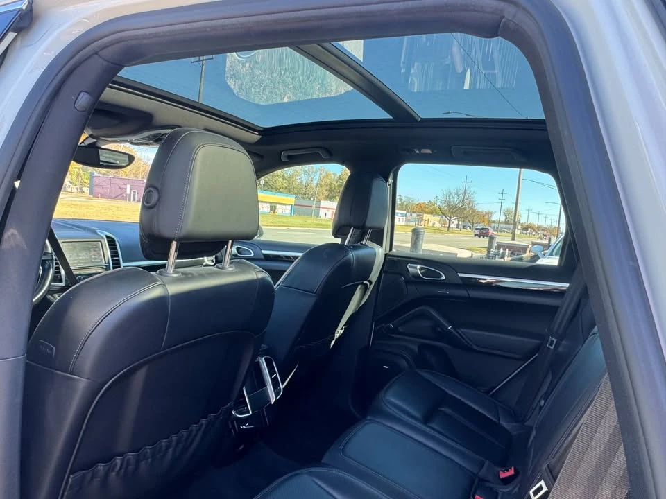 2012 Porsche 958 Cayenne S - Image 7 of 12