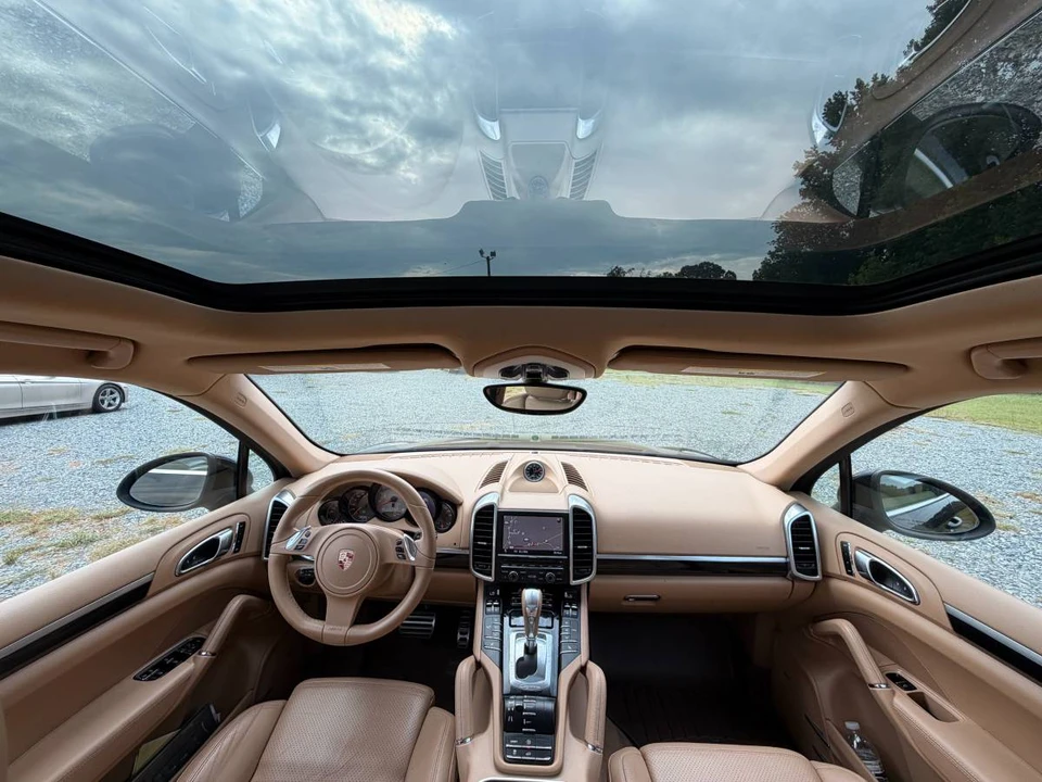 2012 Porsche 958 Cayenne S - Image 9 of 16
