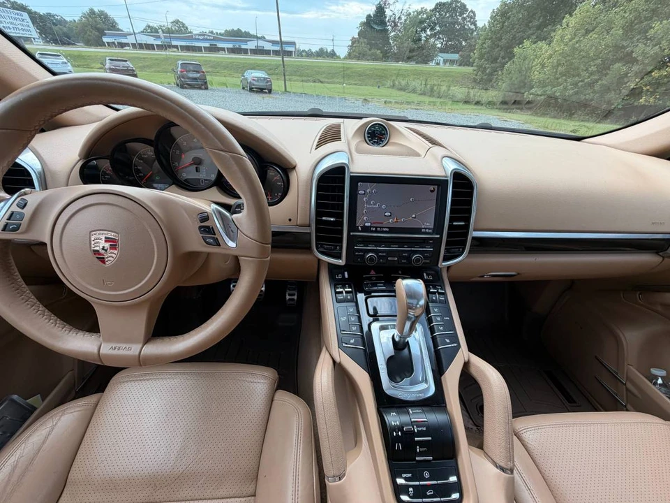 2012 Porsche 958 Cayenne S - Image 12 of 16