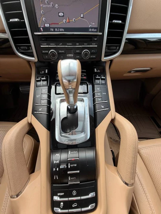 2012 Porsche 958 Cayenne S - Image 13 of 16