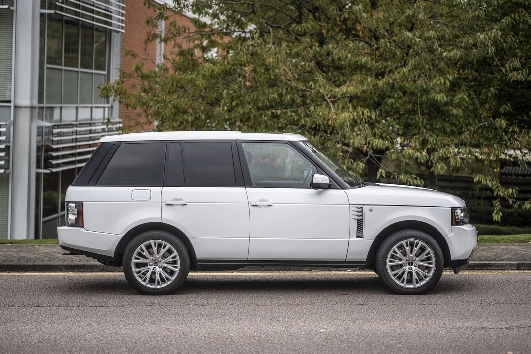 2012 Land Rover Range Rover L322 - Image 4 of 31