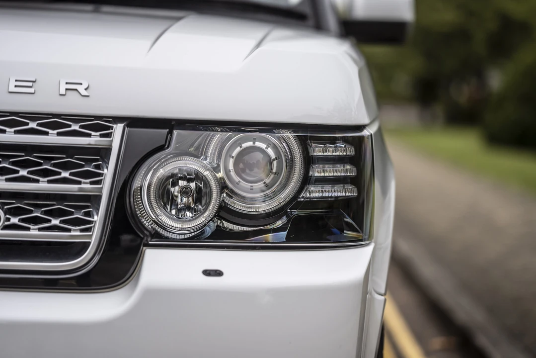 2012 Land Rover Range Rover L322 - Image 10 of 31