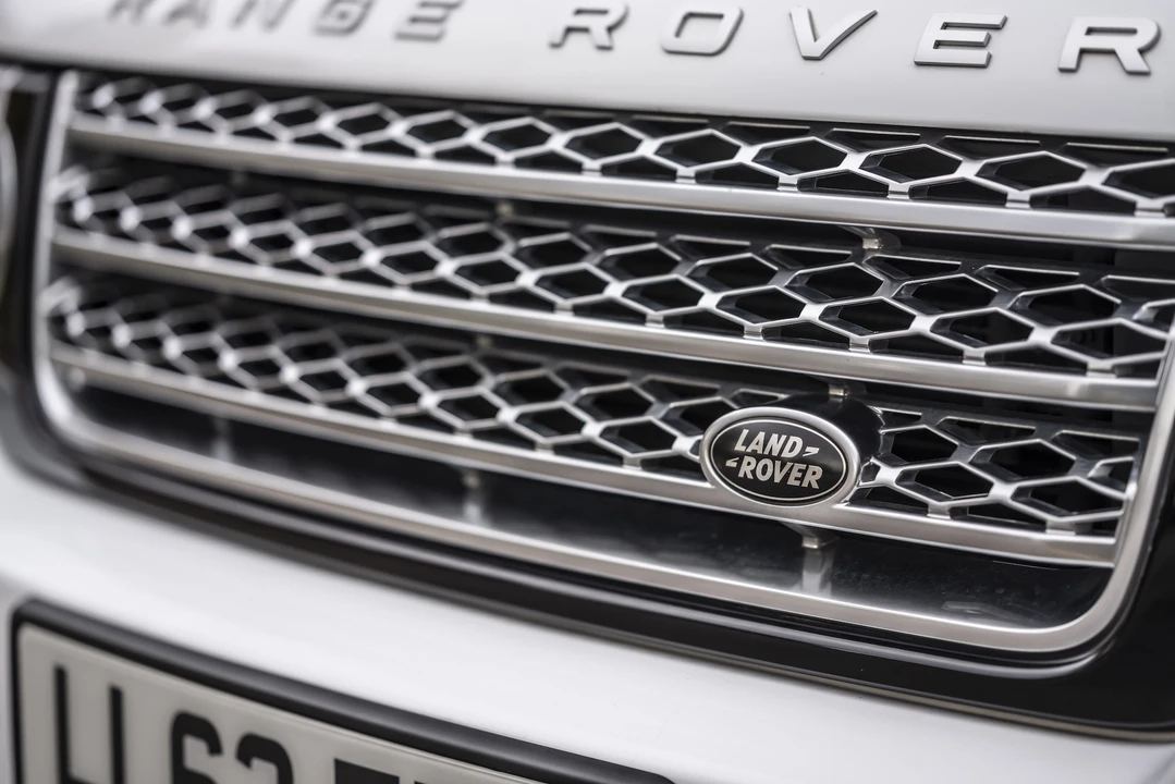 2012 Land Rover Range Rover L322 - Image 12 of 31