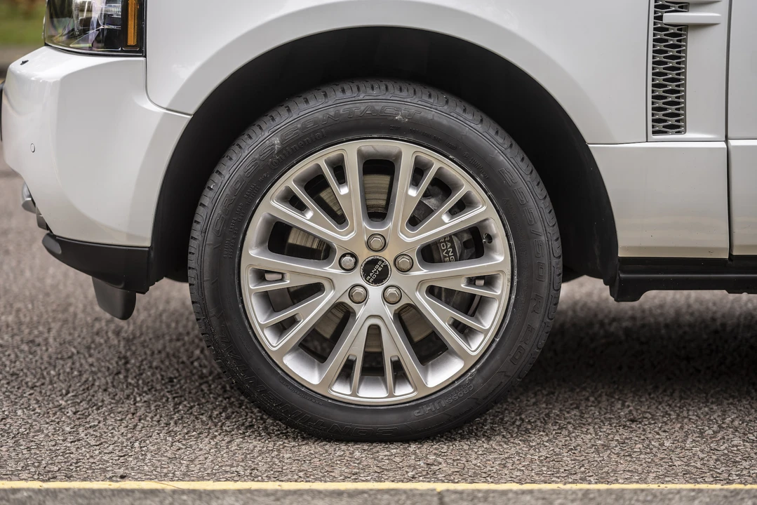 2012 Land Rover Range Rover L322 - Image 21 of 31