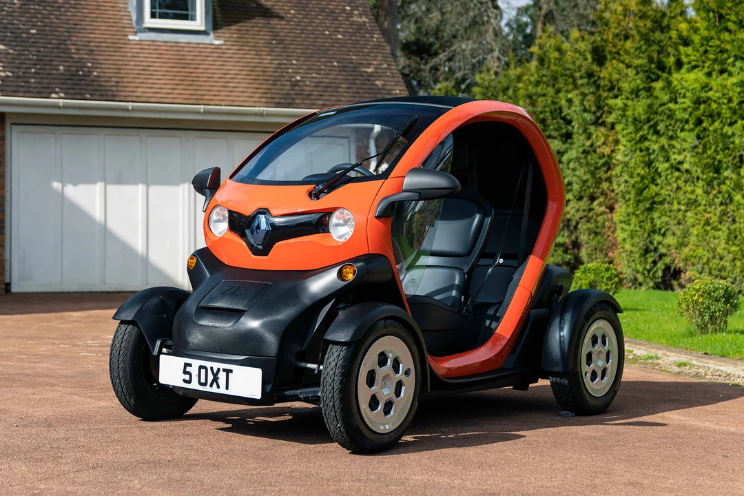 2012 Renault - Image 2 of 31