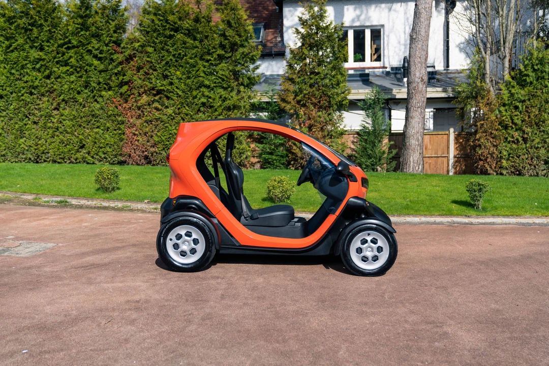 2012 Renault - Image 9 of 31
