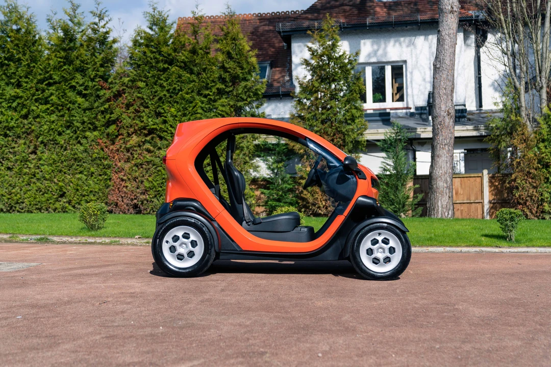 2012 Renault - Image 18 of 31
