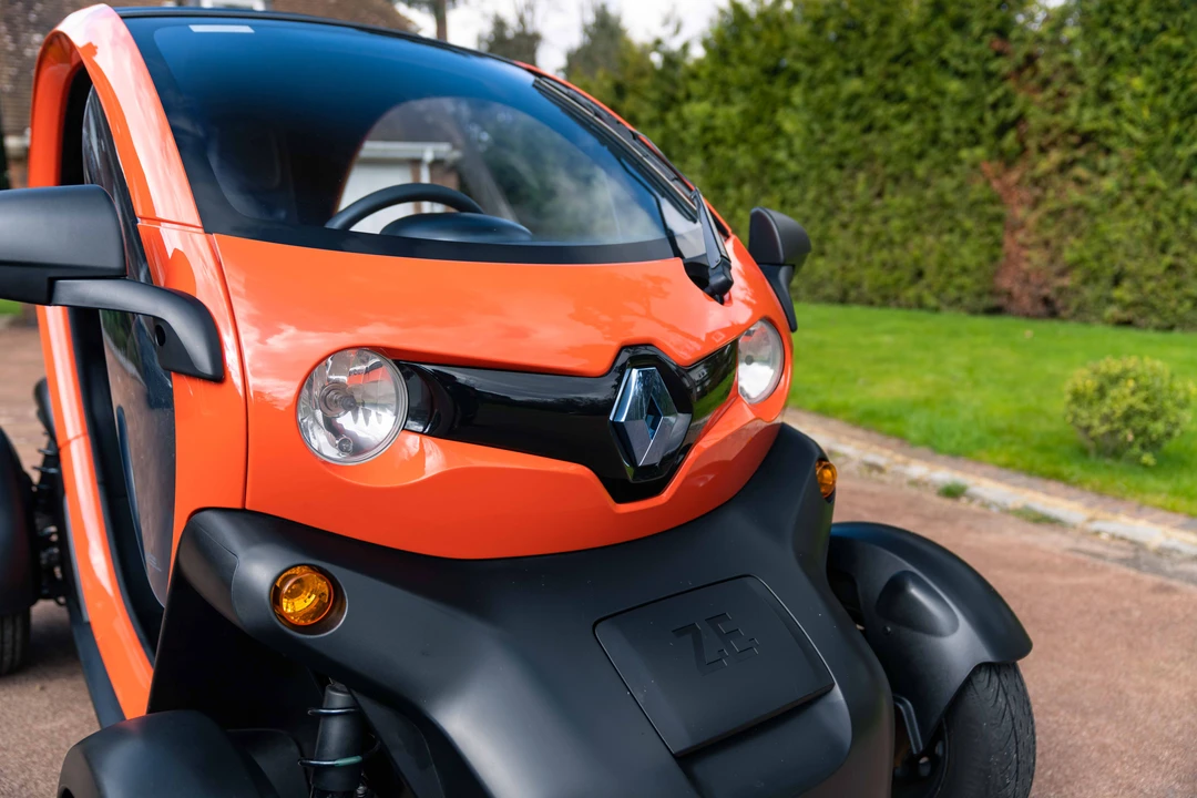 2012 Renault - Image 26 of 31