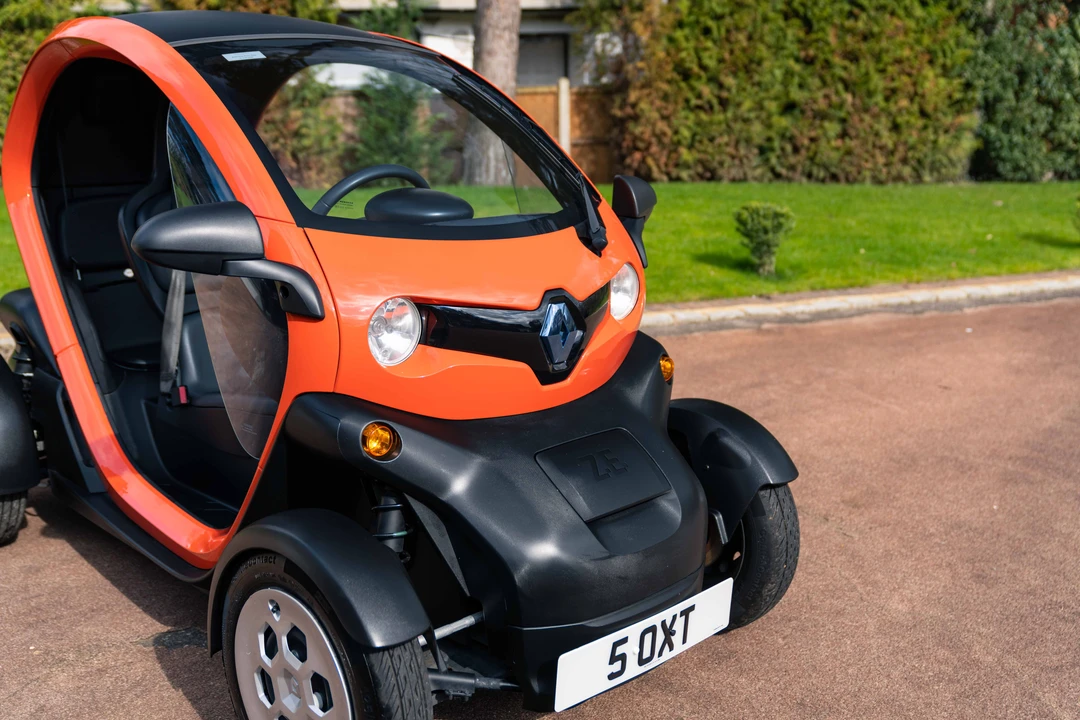 2012 Renault - Image 25 of 31
