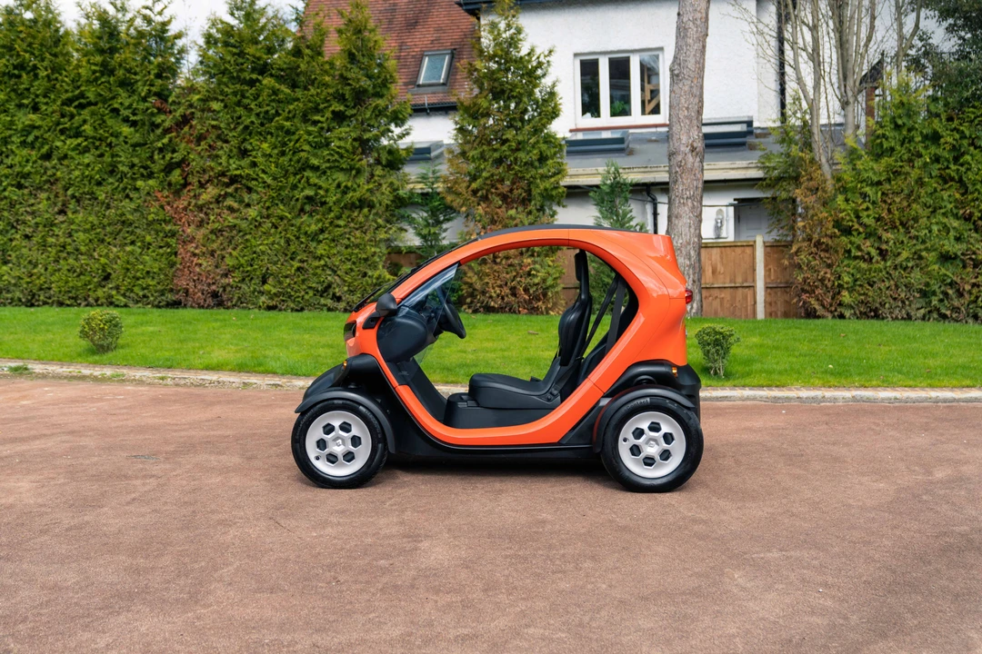 2012 Renault - Image 5 of 31