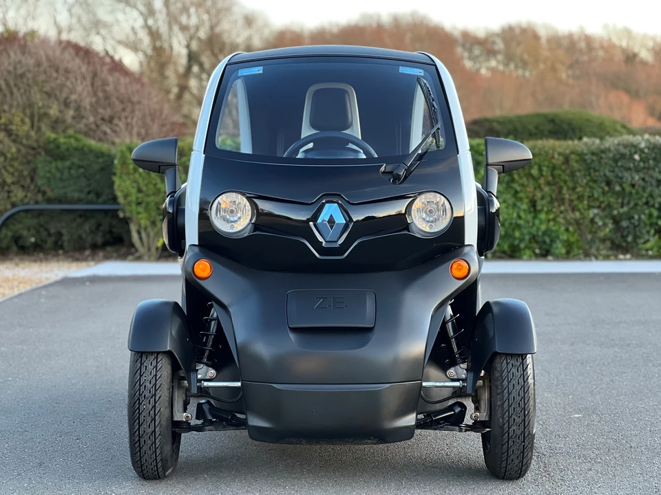 2012 Renault - Image 3 of 31