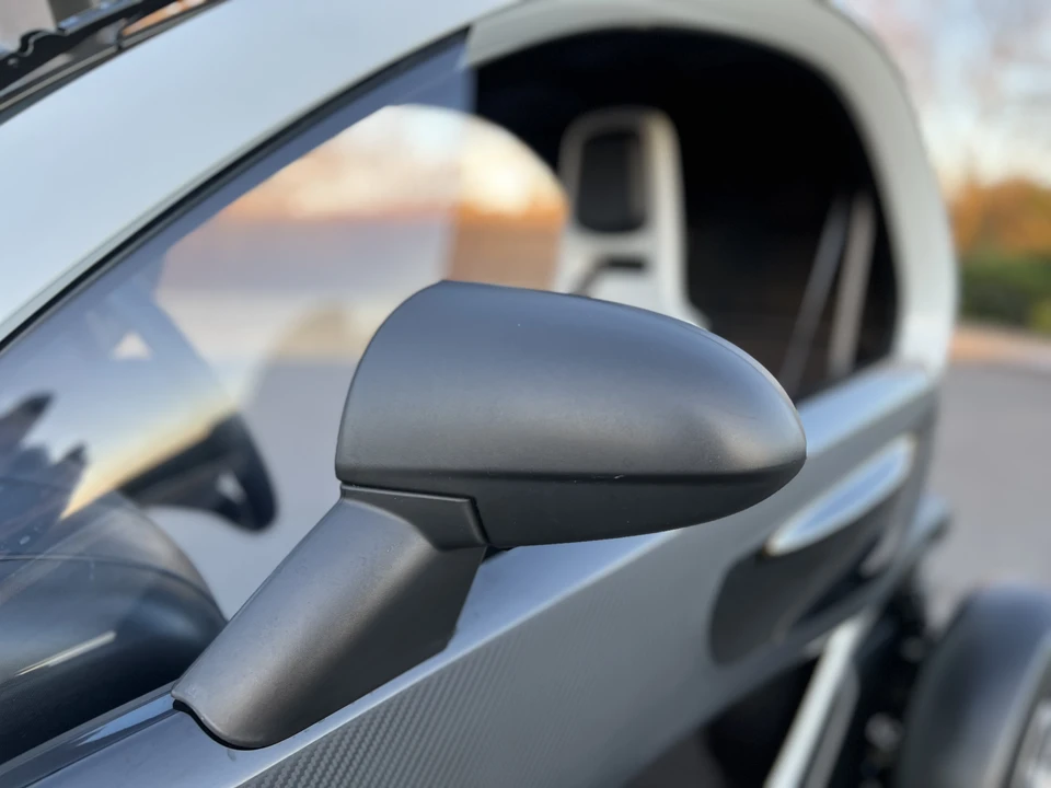 2012 Renault - Image 25 of 31
