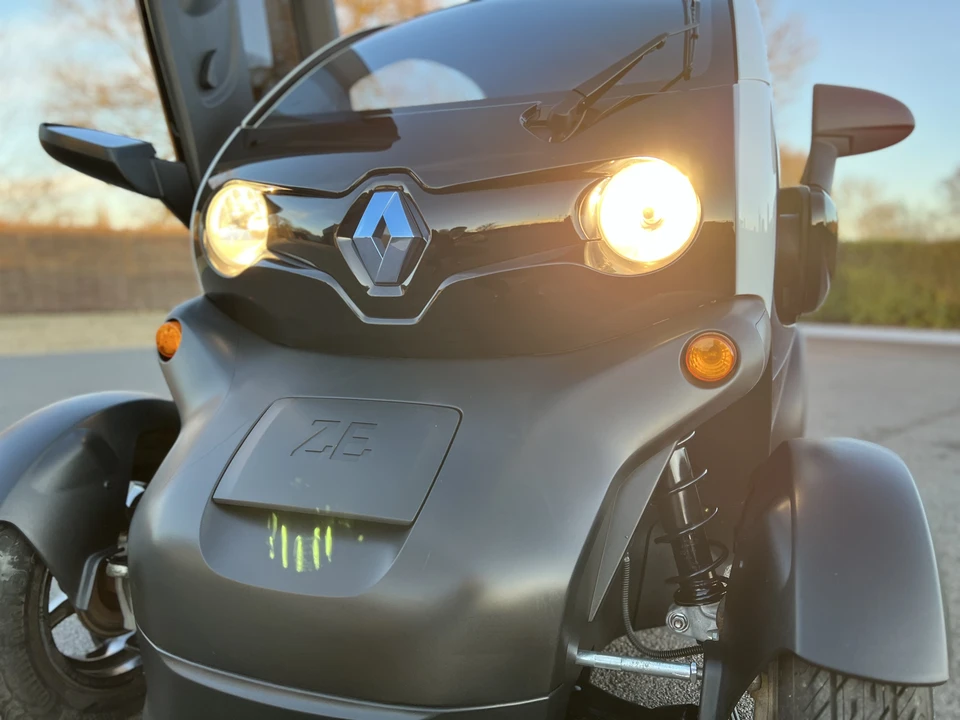 2012 Renault - Image 11 of 31