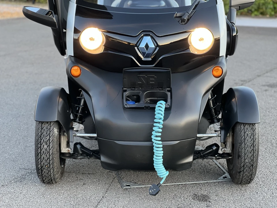 2012 Renault - Image 13 of 31
