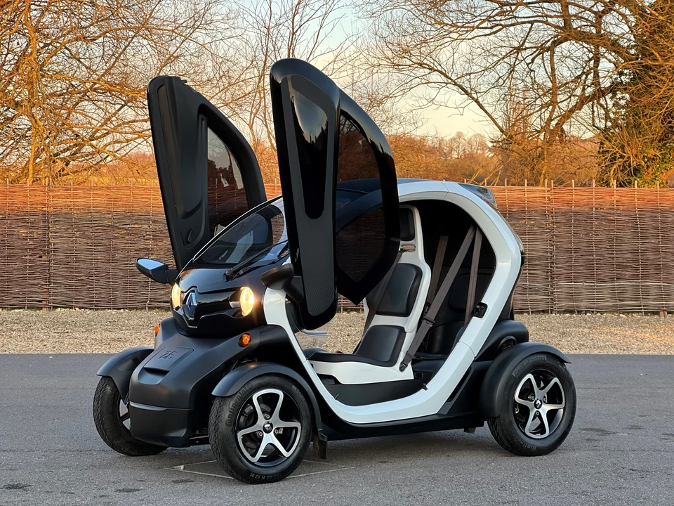 2012 Renault - Image 16 of 31