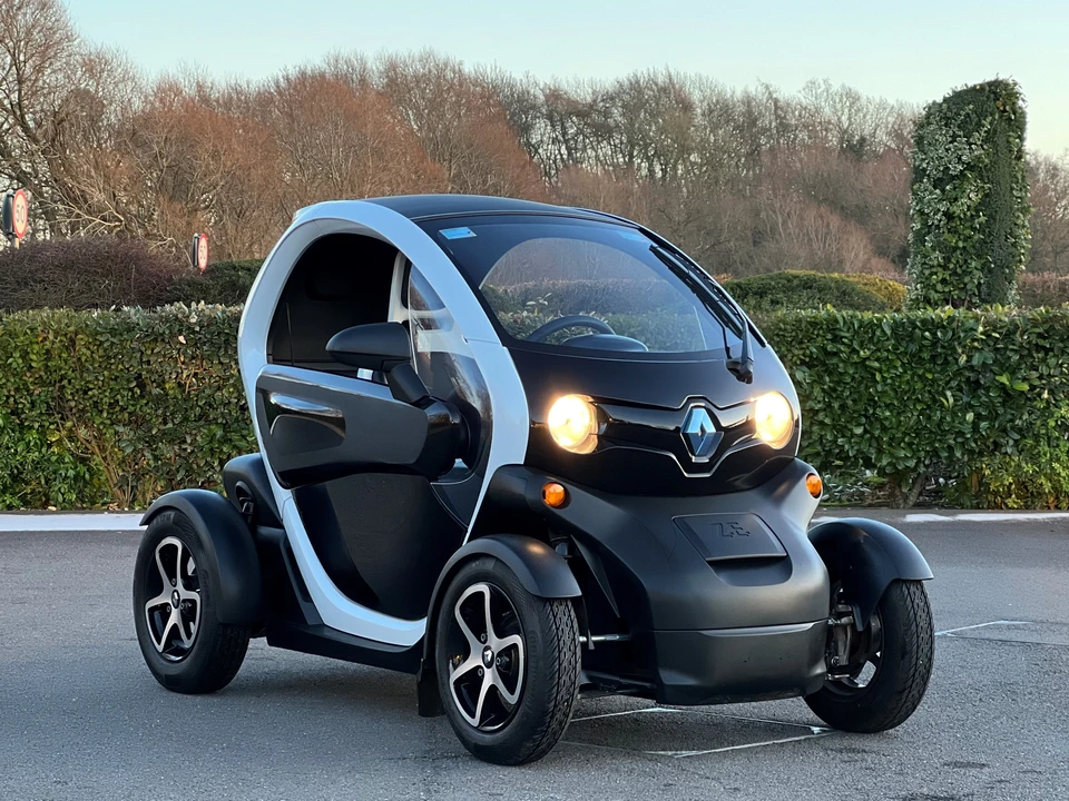 2012 Renault - Image 9 of 31