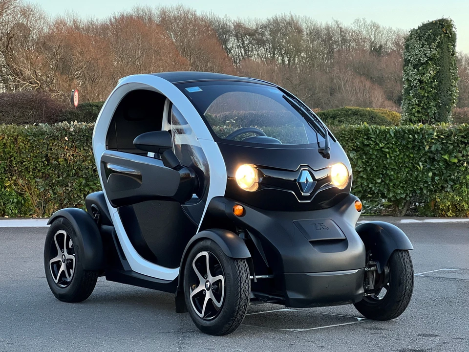 2012 Renault - Image 2 of 31