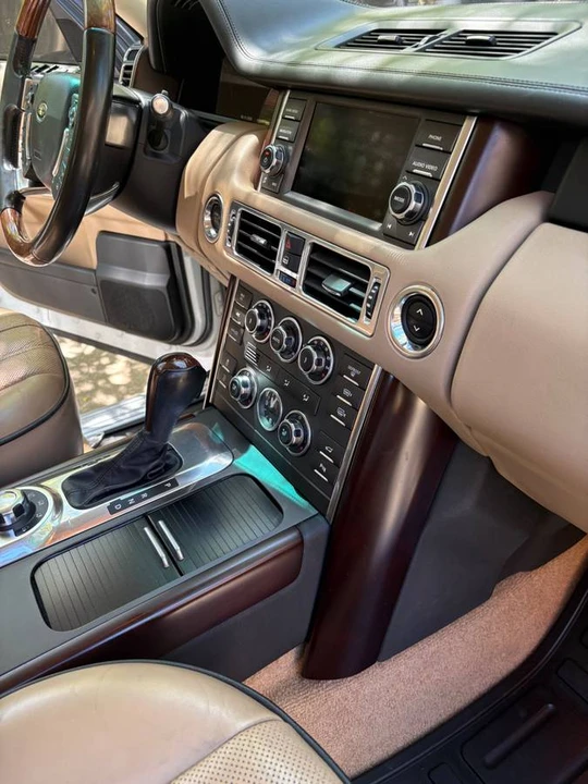 2012 Land Rover Range Rover - Image 19 of 24