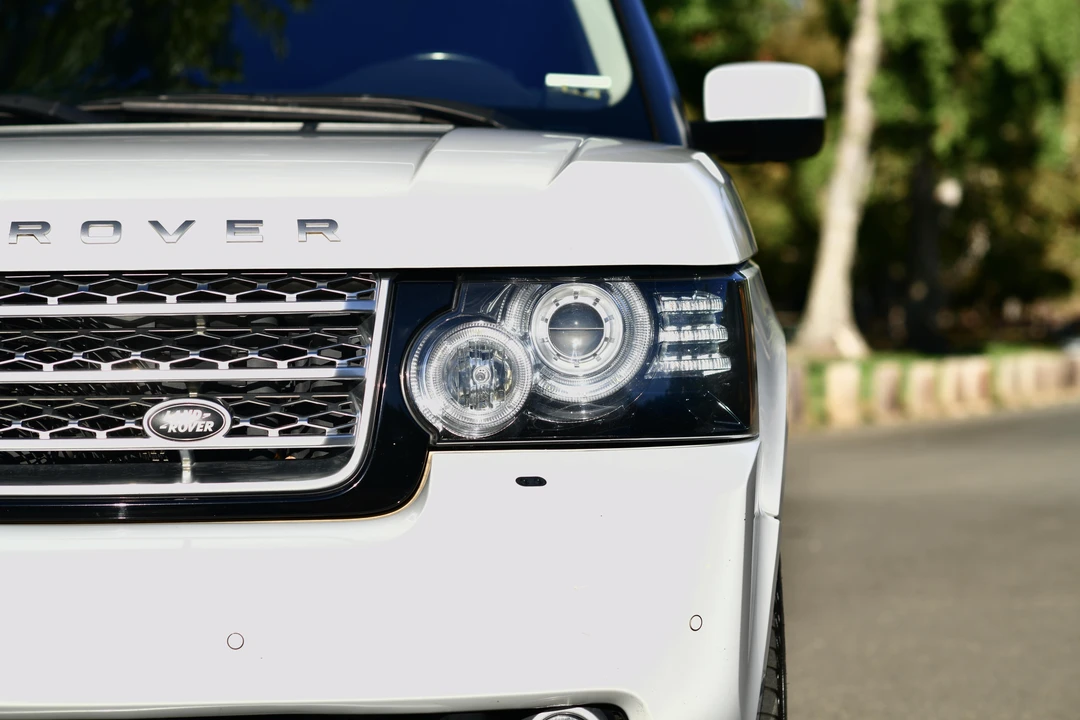 2012 Land Rover Range Rover L322 - Image 10 of 18