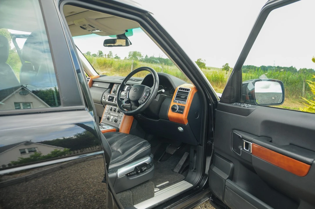 2012 Land Rover Range Rover L322 - Image 24 of 30