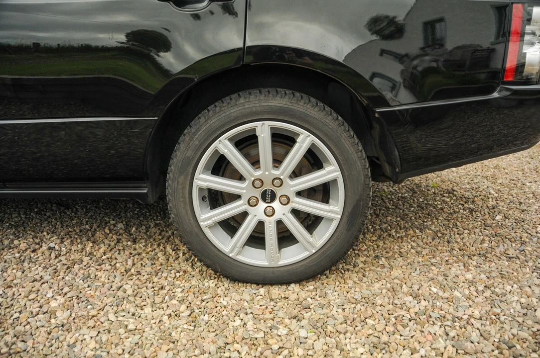 2012 Land Rover Range Rover L322 - Image 19 of 30