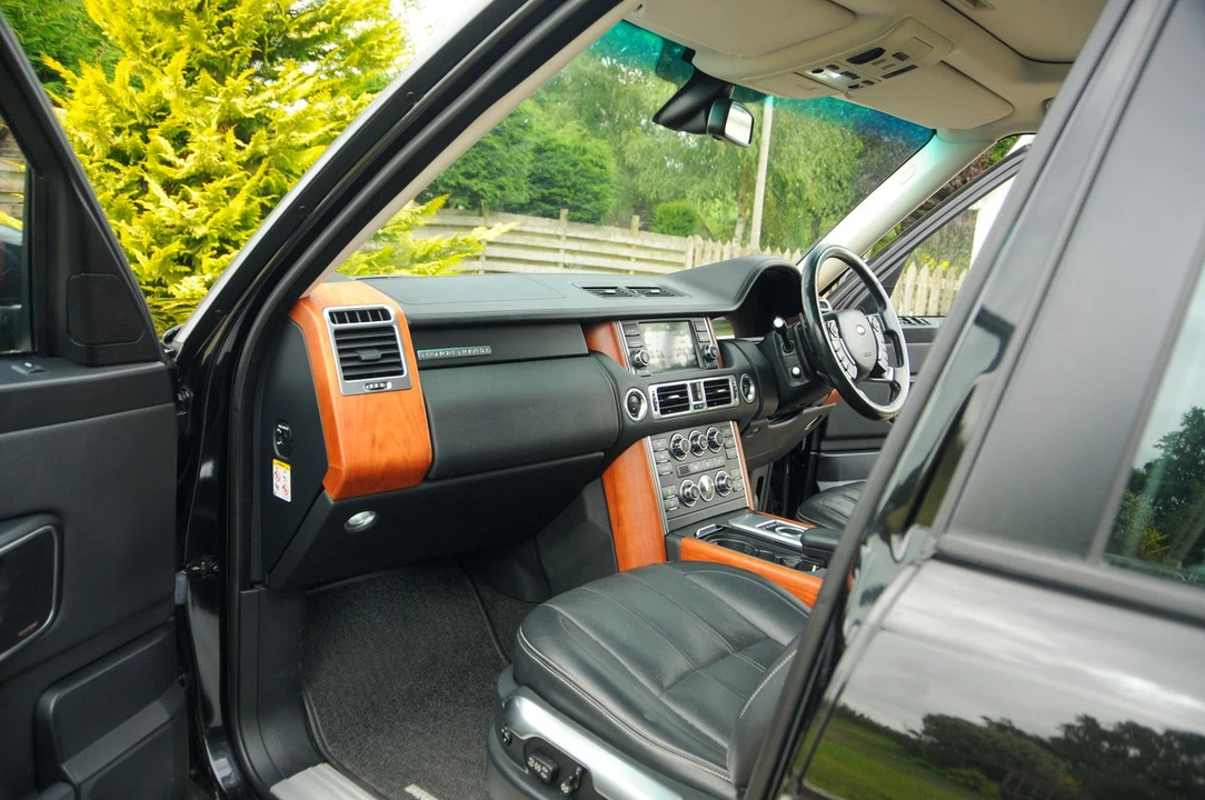 2012 Land Rover Range Rover L322 - Image 25 of 30