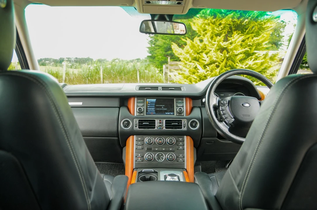 2012 Land Rover Range Rover L322 - Image 23 of 30