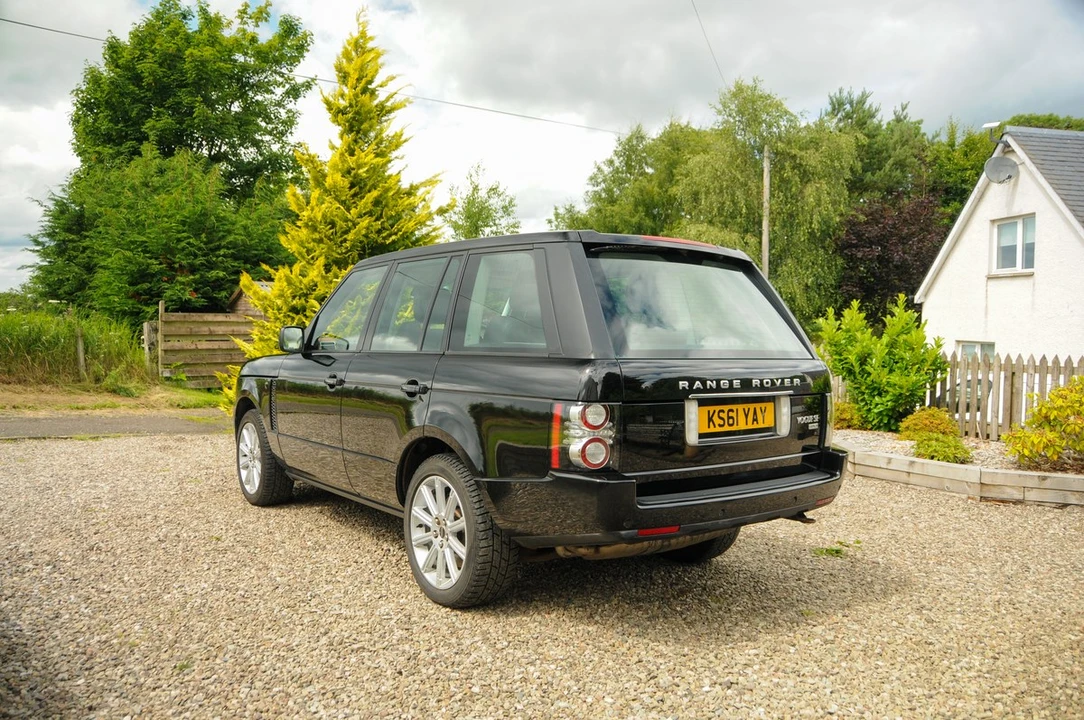 2012 Land Rover Range Rover L322 - Image 9 of 30