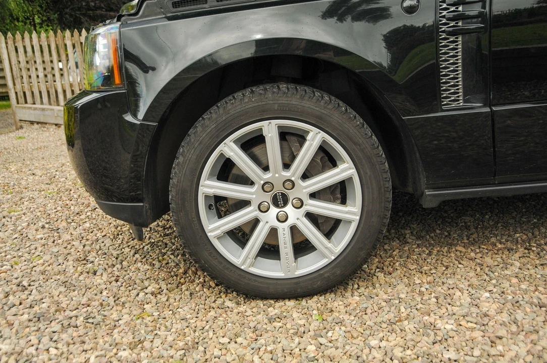 2012 Land Rover Range Rover L322 - Image 20 of 30