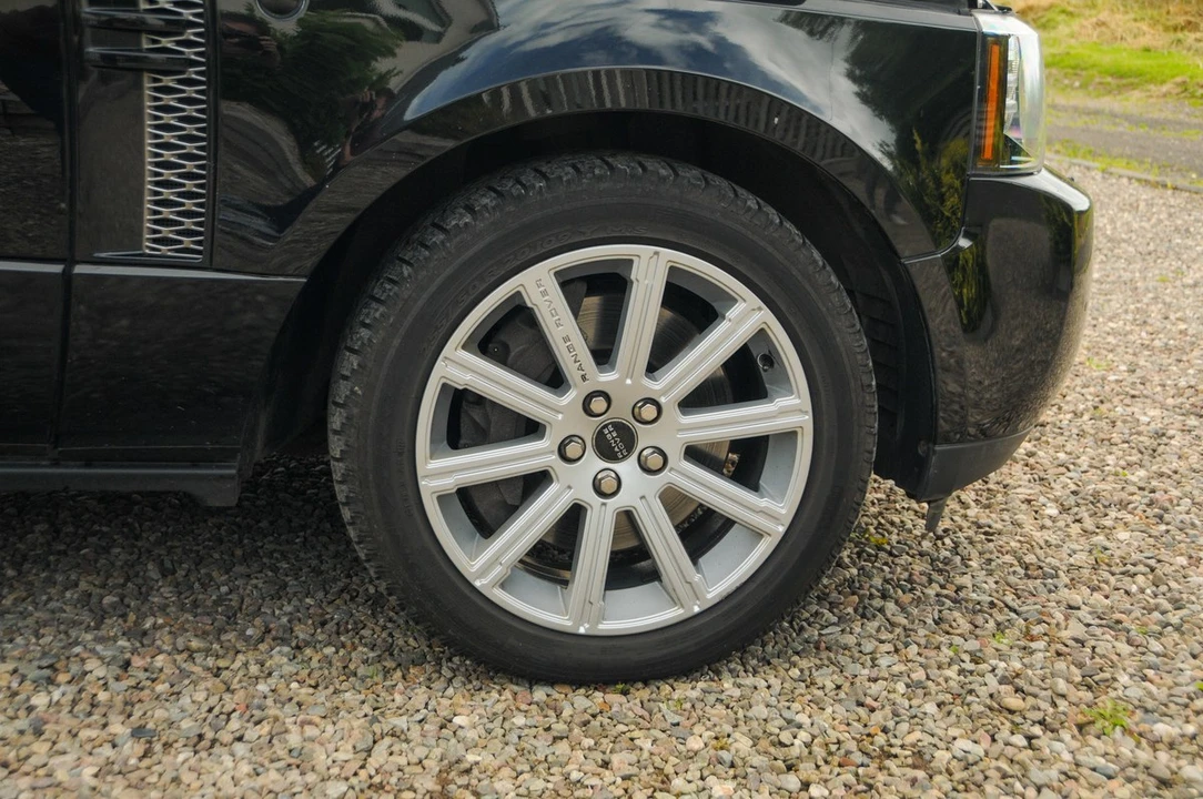 2012 Land Rover Range Rover L322 - Image 17 of 30