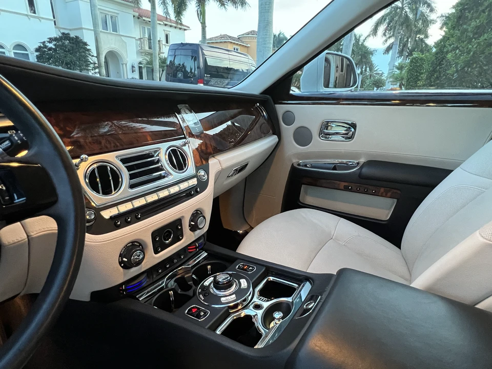 2012 Rolls-Royce Ghost 1st Gen - Image 29 of 31
